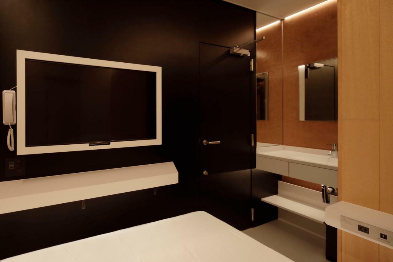 Min. Hotel *