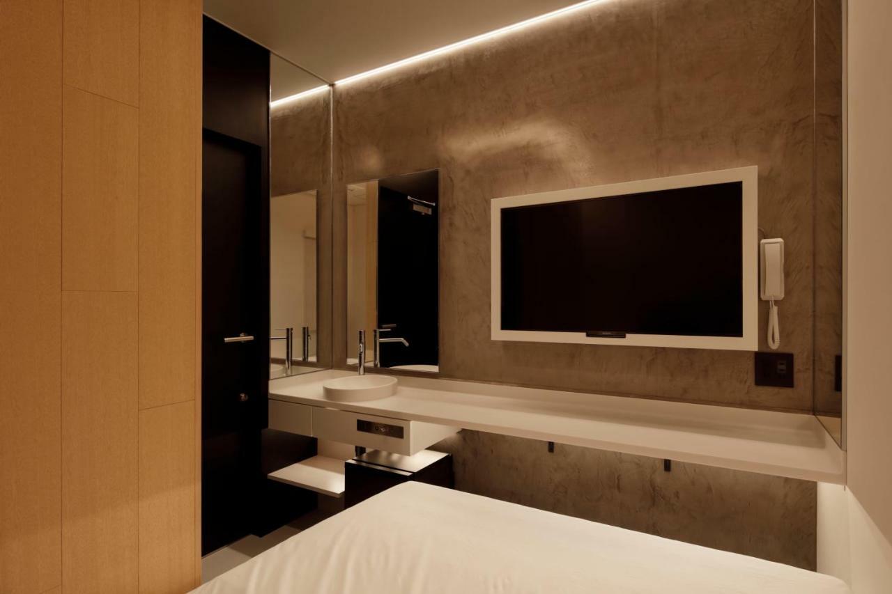 Min. Hotel *